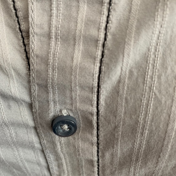 3/15$ Two a.m. Men’s button shirt with detail - Picture 7 of 11